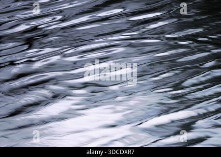 Surface métallique fluide de mercure comme arrière-plan abstrait Banque D'Images