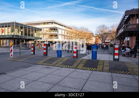 Bornes dans le centre-ville comme protection pour le marché de Noël à Mayence Banque D'Images