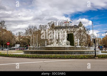 14 mars 2025, Madrid, Espagne : Plaza de Neptuno à Madrid avec la fontaine de Neptune au milieu Banque D'Images