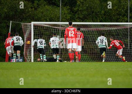 Seixal, Portugal. 22 décembre 2025. Lisbonne, 22/12/25 - Benfica B a accueilli Sporting B au campus de Benfica dans un match pour la 15e manche de Liga Portugal Meu Super 2025/26. Crédit : Atlantico presse Lda/Alamy Live News Banque D'Images