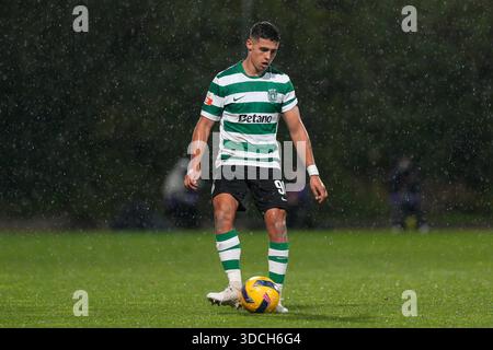 Seixal, Portugal. 22 décembre 2025. Lisbonne, 22/12/25 - Benfica B a accueilli Sporting B au campus de Benfica dans un match pour la 15e manche de Liga Portugal Meu Super 2025/26. Samuel Justo de Sporting CP crédit : Atlantico presse Lda/Alamy Live News Banque D'Images