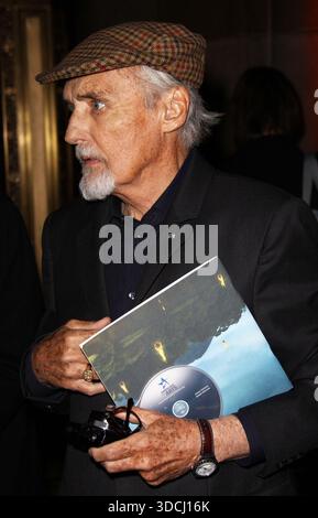 29 mai 2010 New York, NY - Dennis Hopper. Dennis Hopper décède à l'âge de 74 ans d'un cancer de la prostate. Dennis Hopper est mort samedi à son domicile dans la communauté de Los Angeles Beach à Venise. 5 octobre 2009 - New York, NY - Dennis Hopper. 2009 Americans for the Arts National Art Awards et GAL organisés à Cipriani 42nd Street. Fichier photo. Crédit photo : Paul Zimmerman/AdMedia Banque D'Images