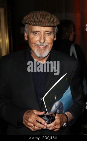 29 mai 2010 New York, NY - Dennis Hopper. Dennis Hopper décède à l'âge de 74 ans d'un cancer de la prostate. Dennis Hopper est mort samedi à son domicile dans la communauté de Los Angeles Beach à Venise. 5 octobre 2009 - New York, NY - Dennis Hopper. 2009 Americans for the Arts National Art Awards et GAL organisés à Cipriani 42nd Street. Fichier photo. Crédit photo : Paul Zimmerman/AdMedia Banque D'Images