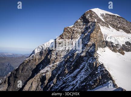 Sommets de montagne enneigés à Jungfraujoch, Suisse Banque D'Images