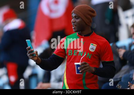 Rabat, Maroc. 23 décembre 2025. Maroc, Rabat - 23 décembre 2025 - Fan du Bénin lors de la Coupe d'Afrique des Nations 2025 match du groupe d entre l'équipe nationale de la RD Congo et l'équipe nationale du Bénin au stade Al-Barid, Rabat, Maroc. Crédit : SFSI /Alamy Live News Banque D'Images