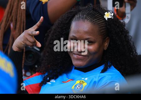 Rabat, Maroc. 23 décembre 2025. Maroc, Rabat - 23 décembre 2025 - Fan féminine de la République démocratique du Congo lors de la Coupe d'Afrique des Nations 2025 match du groupe d entre l'équipe nationale de la RD Congo et l'équipe nationale du Bénin au stade Al-Barid, Rabat, Maroc. Crédit : SFSI /Alamy Live News Banque D'Images