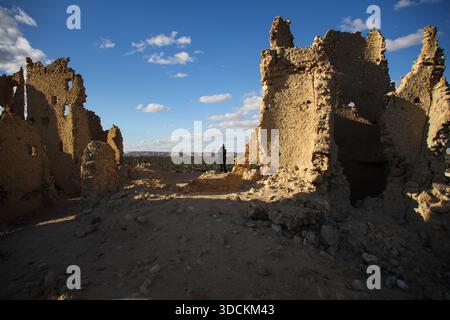 Une vue générale du Temple de l'Oracle à Siwa, en Égypte, le 12 décembre 2025, montre un ancien site oracle dédié au Dieu Amon-Rê, réputé dans l'antiquité pour ses prophéties et pour son rôle central dans le voyage d'Alexandre le Grand pour affirmer son statut divin. (Photo de Doaa Adel/NurPhoto) Banque D'Images