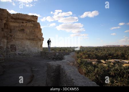 Une vue générale du Temple de l'Oracle à Siwa, en Égypte, le 12 décembre 2025, montre un ancien site oracle dédié au Dieu Amon-Rê, réputé dans l'antiquité pour ses prophéties et pour son rôle central dans le voyage d'Alexandre le Grand pour affirmer son statut divin. (Photo de Doaa Adel/NurPhoto) Banque D'Images