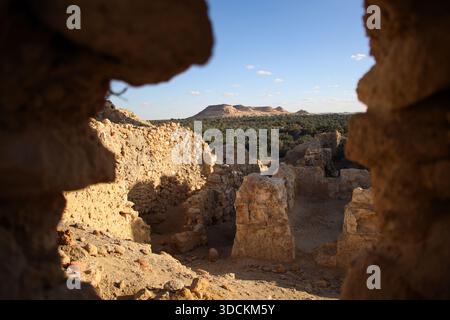 Une vue générale du Temple de l'Oracle à Siwa, en Égypte, le 12 décembre 2025, montre un ancien site oracle dédié au Dieu Amon-Rê, réputé dans l'antiquité pour ses prophéties et pour son rôle central dans le voyage d'Alexandre le Grand pour affirmer son statut divin. (Photo de Doaa Adel/NurPhoto)0 Banque D'Images