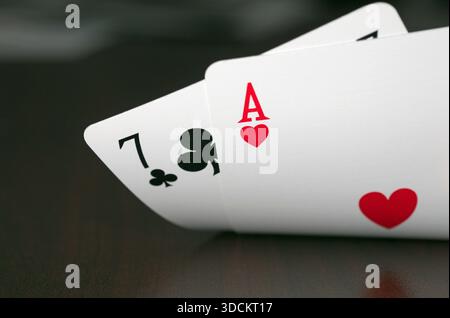 Jetez un coup d'œil pour voir Ace au Blackjack Banque D'Images