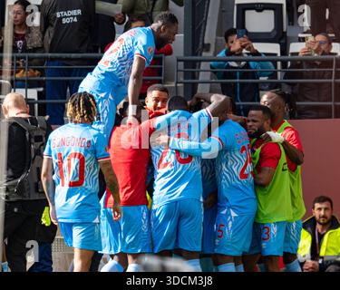 Rabat, Maroc. 23 décembre 2025. Les joueurs du Congo célèbrent un but interdit lors du match de football du Groupe d de la Coupe d'Afrique des Nations (CAN) 2025 entre la RD Congo et le Bénin au stade Al Medina à Rabat, Maroc, le 23 décembre 2025. (Photo de Andrew SURMA/Sipa USA) crédit : Sipa USA/Alamy Live News Banque D'Images