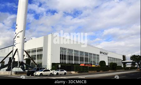 Vue extérieure du siège social de SpaceX situé au 1 Rocket Road, Hawthorne (Comté de LA), Californie Banque D'Images