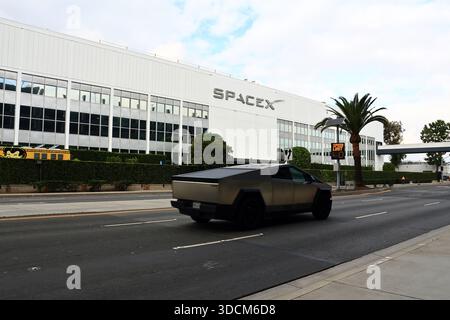 Vue extérieure du siège social de SpaceX situé au 1 Rocket Road, Hawthorne (Comté de LA), Californie Banque D'Images
