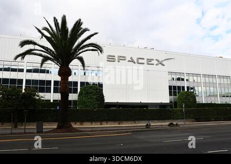 Vue extérieure du siège social de SpaceX situé au 1 Rocket Road, Hawthorne (Comté de LA), Californie Banque D'Images