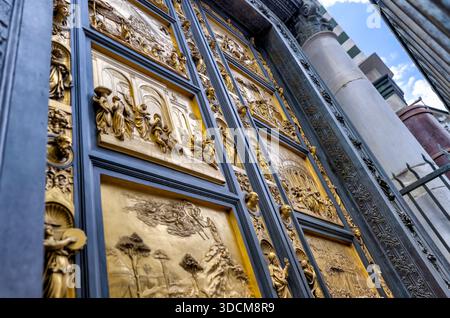 Détail des « portes du Paradis » de Lorenzo Ghiberti sur le Baptistère de Saint Jean à Florence, Italie. Banque D'Images