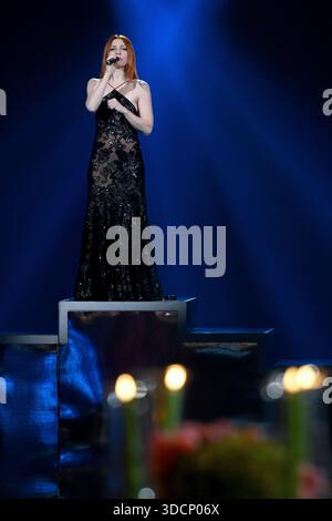 Milan, Italie. 24 décembre 2025. Milan, émission de télévision 'Christmas Dinner', Rai 1 - Noemi Credit : Agence photo indépendante/Alamy Live News Banque D'Images