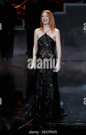 Milan, Italie. 24 décembre 2025. Milan, émission de télévision 'Christmas Dinner', Rai 1 - Noemi Credit : Agence photo indépendante/Alamy Live News Banque D'Images