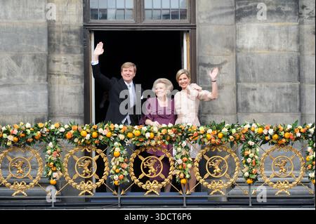 Abdication et inauguration famille royale néerlandaise Amsterdam NL 30 avril 2013 Une nouvelle aube se lève sur le Royaume des pays-Bas avec l'abdication de Banque D'Images