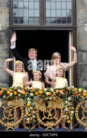 Abdication et inauguration famille royale néerlandaise Amsterdam NL 30 avril 2013 Une nouvelle aube se lève sur le Royaume des pays-Bas avec l'abdication de Banque D'Images