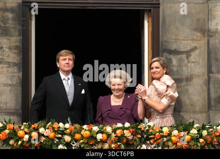 Abdication et inauguration famille royale néerlandaise Amsterdam NL 30 avril 2013 Une nouvelle aube se lève sur le Royaume des pays-Bas avec l'abdication de Banque D'Images