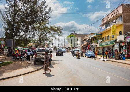 Migori, Kenya, - 21 juin 2025 : la vie rurale vue du chemin de terre des gens qui travaillent et vivent.. Les chauffeurs de moto-taxi au Kenya sont principalement connus Banque D'Images