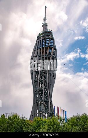 La Tour d'observation Pyramidenkogel est une attraction touristique spectaculaire située près du lac Wörthersee en Carinthie, en Autriche. Banque D'Images