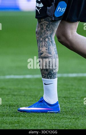 Birmingham, Royaume-Uni. 26 décembre 2025 ; St Andrews, Birmingham, West Midlands, Angleterre; EFL Championship Football, Birmingham City versus Derby County ; détail du tatouage sur la jambe de Joe Ward du comté de Derby crédit : action plus Sports images/Alamy Live News crédit : action plus Sports images/Alamy Live News Banque D'Images