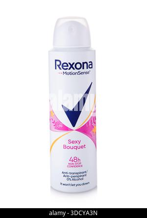 LONDRES, Royaume-Uni - 29 SEPTEMBRE 2025 : spray antitranspirant Rexona Motion Sense sur fond blanc. Banque D'Images