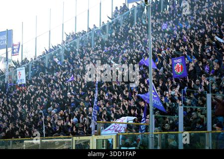 Parme, Italie. 27 décembre 2025. Supporter de Fiorentina lors du match de Serie A entre Parme et Fiorentina au stade Ennio Tardini de Parme, Italie du Nord, samedi 27 décembre 2025. Sport, soccer (photo de Massimo Paolone/LaPresse) crédit : LaPresse/Alamy Live News Banque D'Images