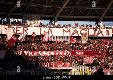 Torino, Italie. 27 décembre 2025. Les supporters du torino fc lors du match de Serie A entre Torino et Cagliari au Stadio Olimpico Grande Torino à Turin, au nord-ouest de l'Italie - samedi 27 décembre 2025. Sport - Soccer . (Photo de Marco Alpozzi/Lapresse) crédit : LaPresse/Alamy Live News Banque D'Images