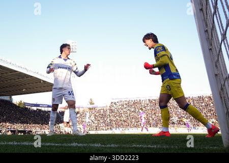 Parme, Italie. 27 décembre 2025. Le gardien de Parme Edoardo Corvi célèbre le match de football Serie A entre Parme et Fiorentina au stade Ennio Tardini à Parme, Italie du Nord, samedi 27 décembre 2025. Sport, soccer (photo de Massimo Paolone/LaPresse) crédit : LaPresse/Alamy Live News Banque D'Images