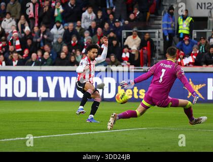 27 décembre 2025 ; Gtech Community Stadium, Brentford, Londres, Angleterre; premier League Football, Brentford contre Bournemouth ; Kevin Schade de Brentford marquant ses équipes 1er à la 7e minute pour faire 1-0 Banque D'Images
