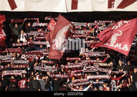 Turin, Italie. 27 décembre 2025. Les fans du Torino FC lors du match Torino vs Cagliari Serie A au Stadio Grande Torino, Turin. Le crédit photo devrait se lire : Jonathan Moscrop/Sportimage crédit : Sportimage Ltd/Alamy Live News Banque D'Images