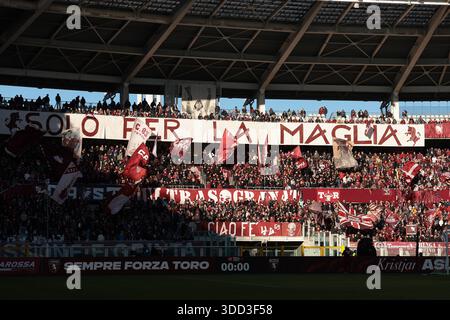 Turin, Italie. 27 décembre 2025. Les fans du Torino FC lors du match Torino vs Cagliari Serie A au Stadio Grande Torino, Turin. Le crédit photo devrait se lire : Jonathan Moscrop/Sportimage crédit : Sportimage Ltd/Alamy Live News Banque D'Images