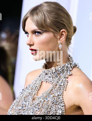 (FILE) Taylor Swift a acclamé Travis Kelce au match de Noël des Chiefs de Kansas City contre les Broncos de Denver le jeudi 25 décembre 2025. NEWARK, NEW JERSEY, États-Unis - AOÛT 28 : L'auteur-compositeur-interprète américain et icône culturelle Taylor Swift portant une robe Oscar de la Renta, des chaussures Christian Louboutin et des bijoux Lorraine Schwartz arrive aux MTV Video Music Awards 2022 qui se tiennent au Prudential Center le 28 août 2022 à Newark, New Jersey, États-Unis. (Photo de Xavier Collin/image Press Agency) Banque D'Images