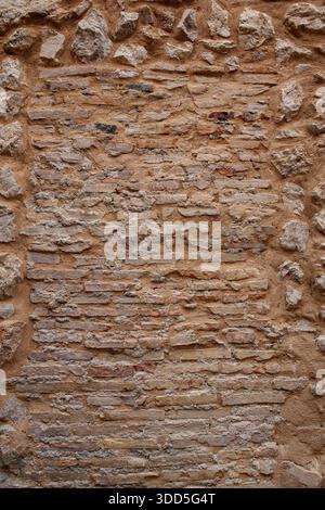 Un ancien mur de briques dans le vieux village de montagne de Castel del Monte, Abruzzes, Italie Banque D'Images