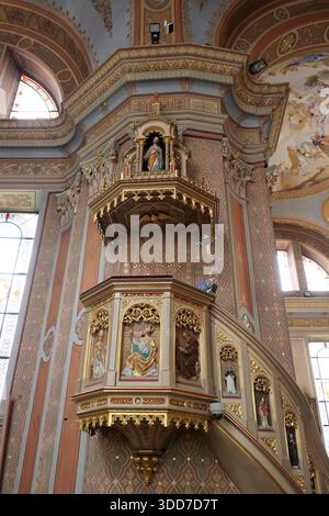 Chaire de prédicateur dans l'église paroissiale de « Ulrich » dans le Tyrol du Sud, Italie Banque D'Images