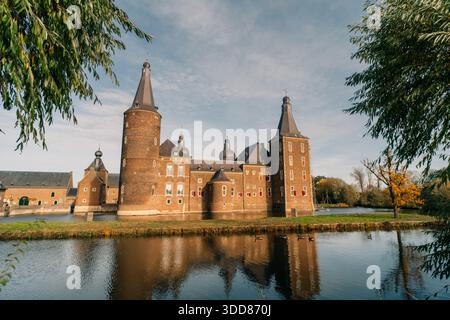 Hoensbroek, Limbourg, pays-Bas - 1 décembre 2025 Château de Hoensbroek, dans le sud de la Hollande. Photo de haute qualité Banque D'Images