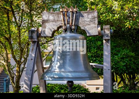 La réplique grandeur nature de la Liberty Bell se trouve sur une place extérieure sur le côté sud du bâtiment Union Station de Tacoma, qui sert maintenant de FEDER Banque D'Images