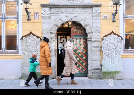 House of Blackheads, ancien QG de la Fraternité, une association professionnelle de propriétaires de navires, marchands et étrangers, datant du 14C, Tallinn. Banque D'Images