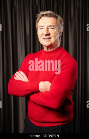 Sir Christopher Dean qui a été fait un Knight Bachelor dans la liste des honneurs du nouvel an, s'adressant à l'Association de presse à l'Holiday Inn Manchester à MediaCity UK, Salford. Cet honneur reconnaît les services rendus au patinage sur glace et au Service volontaire. Date de la photo : vendredi 19 décembre 2025. Banque D'Images