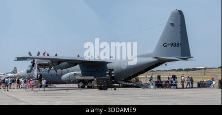 Beja, Portugal - 18 juin 23 : avion de transport militaire exposé lors d'un spectacle aérien avec des spectateurs. Banque D'Images