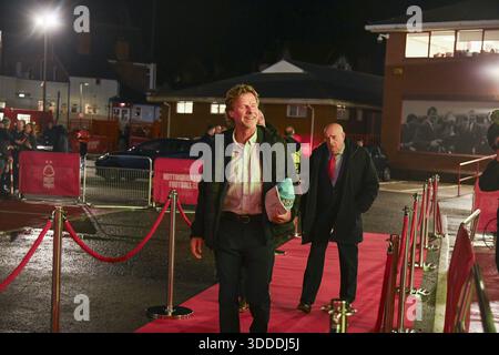 assister au tapis rouge. ONE NIGHT IN ’79’ - LES LÉGENDES DE LA FORÊT ET DU Malmö FF SE RÉUNISSENT SUR LE TERRAIN DE LA VILLE avant le match de groupe de l’UEFA 2025 Europa League entre Nottingham Forest et Malmo, City Ground, 27 novembre 2025 où : Nottingham, Royaume-Uni quand : 27 novembre 2025 crédit : Anthony Stanley/WENN Banque D'Images