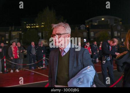 assister au tapis rouge. ONE NIGHT IN ’79’ - LES LÉGENDES DE LA FORÊT ET DU Malmö FF SE RÉUNISSENT SUR LE TERRAIN DE LA VILLE avant le match de groupe de l’UEFA 2025 Europa League entre Nottingham Forest et Malmo, City Ground, 27 novembre 2025 où : Nottingham, Royaume-Uni quand : 27 novembre 2025 crédit : Anthony Stanley/WENN Banque D'Images