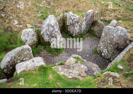 Passage en pierre à Loughcrew (Loch Craobh), un cimetière mégalithique important situé sur les collines de Slieve na Calliagh, Oldcastle, comté de Me Banque D'Images