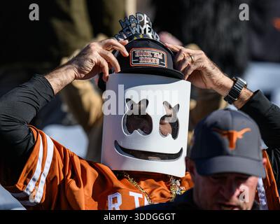 Orlando, Floride, États-Unis. Orlando, Floride, États-Unis. 31 décembre 2025. Fan des Texas Longhorns lors des échauffements avant le Cheez-ITS Bowl à Orlando, en Floride. Romeo T Guzman/Cal Sport Media/Alamy Live News crédit : Cal Sport Media/Alamy Live News Banque D'Images