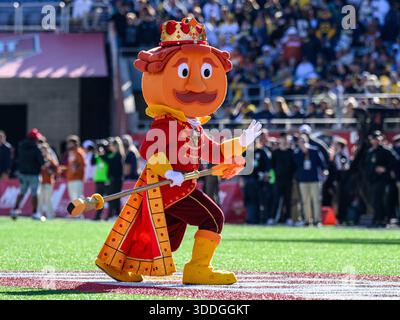 Orlando, Floride, États-Unis. Orlando, Floride, États-Unis. 31 décembre 2025. La mascotte de Cheez-It Prince Cheddward se produit avant le début de la première moitié du Cheez-ITS Bowl a à Orlando, en Floride. Romeo T Guzman/Cal Sport Media/Alamy Live News crédit : Cal Sport Media/Alamy Live News Banque D'Images