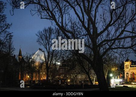 AMSTERDAM - dommages au Vondelkerk après un incendie. Le Vondelkerk ne risque pas de s'effondrer davantage ; les murs du bâtiment en feu restent debout. Selon la région de sécurité Amsterdam-Amstelland, un ingénieur en structure a déterminé qu'il n'y avait plus de risque d'effondrement. DINGENA mol / anp pays-bas OUT - belgique OUT Banque D'Images