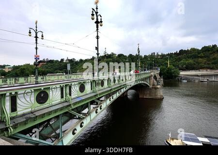 Le pont Svatopluk Čech, au-dessus de la rivière Vltava, Prague, république tchèque, Europe Banque D'Images