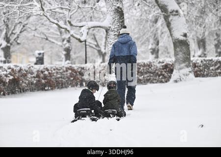Enköping 20260101 Storm Anna a emménagé à Enköping le jour de l'an avec de fortes chutes de neige.photo : Fredrik Sandberg/TT/Code 10080 ce texte est traduit automatiquement crédit : TT News Agency/Alamy Live News Banque D'Images